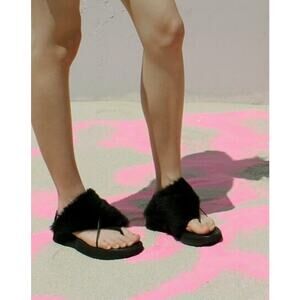 LD Tuttle Faux Fur Sandals
